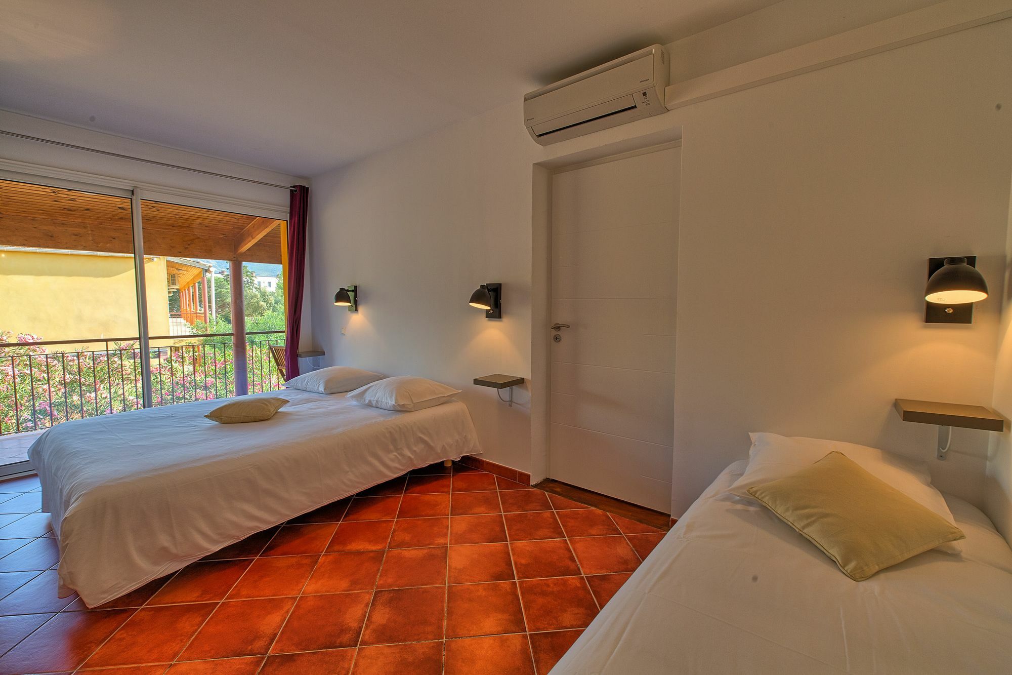 كالفي Casa Vecchia Rooms + Apartments المظهر الخارجي الصورة